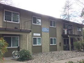 441 W 2nd Ave in Chico, CA - Building Photo