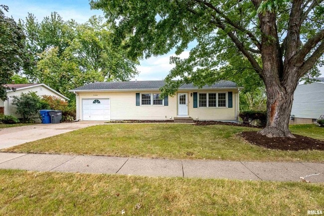 3106 Maplecrest Rd in Bettendorf, IA - Building Photo - Building Photo