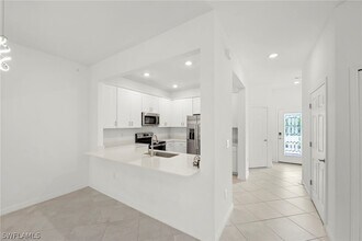 2827 Blossom Wy in Naples, FL - Building Photo - Building Photo