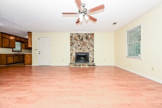 155 Victoria Dr in Ellenwood, GA - Building Photo - Building Photo