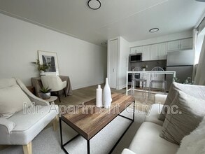 1284 Fennell Ave E in Hamilton, ON - Building Photo - Building Photo