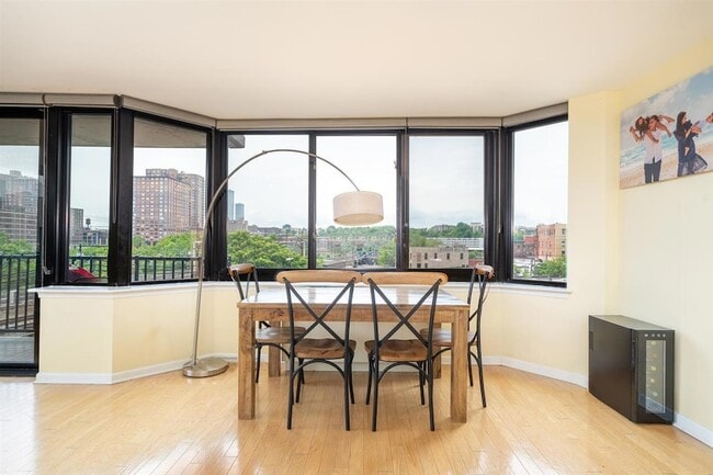 700 Grove St in Jersey City, NJ - Building Photo - Building Photo