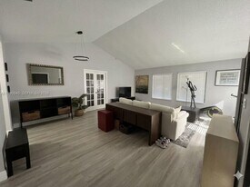 3931 SW 84th Terrace in Davie, FL - Building Photo