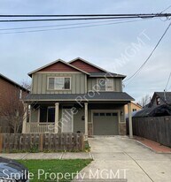 6820 SE 85th Ave in Portland, OR - Building Photo