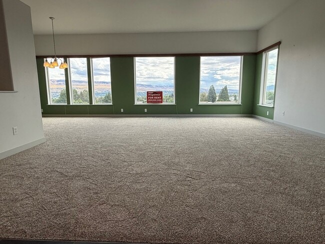 1908 Dorner Pl in Wenatchee, WA - Building Photo - Building Photo