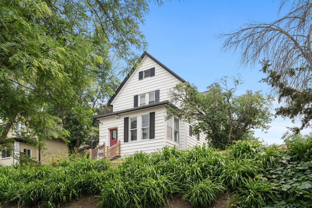 422 Lawson Ave W, Unit 2 in St. Paul, MN - Building Photo
