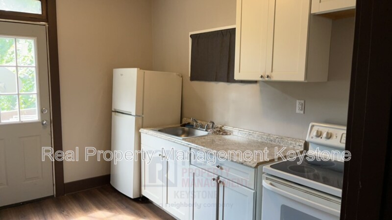 122 E 16th Ave in Homestead, PA - Building Photo