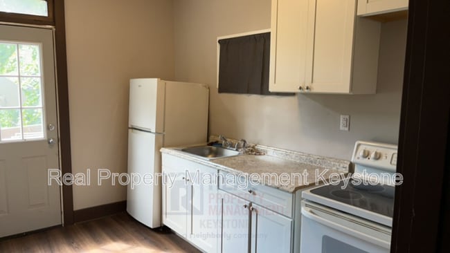 property at 122 E 16th Ave