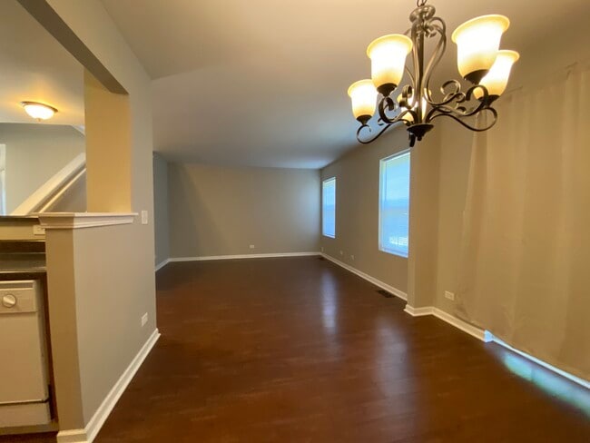 2353 Stoughton Cir in Aurora, IL - Building Photo - Building Photo