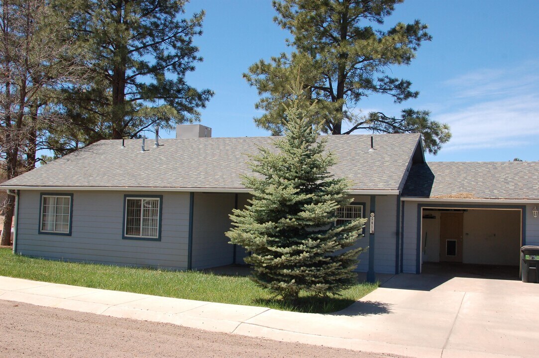 5811 Wagon Wheel Ln in Lakeside, AZ - Building Photo