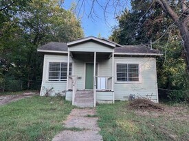 341 12th St NE in Paris, TX - Building Photo