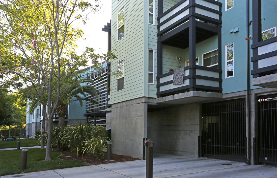 Lenzen Square - WAITLIST IS CLOSED in San Jose, CA - Foto de edificio