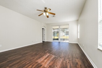 6816 Surrey Oak Dr in Apollo Beach, FL - Building Photo - Building Photo