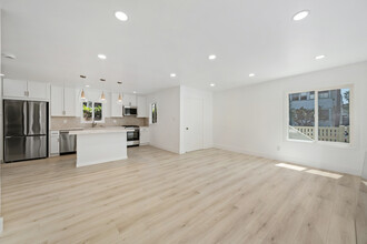 23 Rose Ave, Unit 23 in Venice, CA - Building Photo - Building Photo