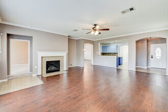 15403 Redbud Dale Ct in Cypress, TX - Foto de edificio - Building Photo