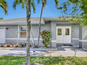 1950 Wisteria St in Wellington, FL - Foto de edificio - Building Photo