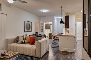 Reserve at Arboretum in Austin, TX - Building Photo