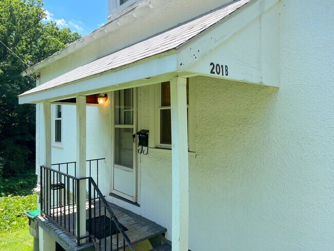 201 Shamrock Rd in Charlottesville, VA - Building Photo - Building Photo