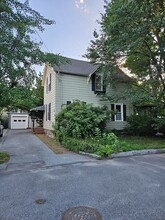 22 Clifton Rd, Unit 2 in Newton, MA - Foto de edificio - Building Photo