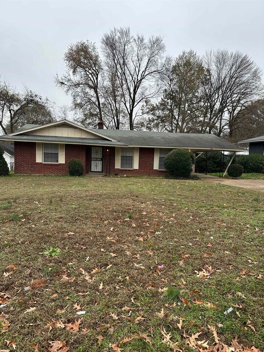 580 Parkdale Dr in Memphis, TN - Building Photo