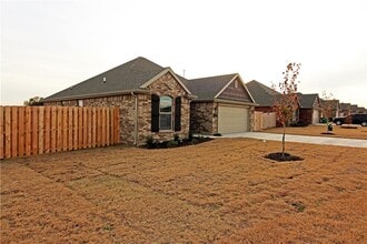 310 Sullivans Wy in Centerton, AR - Building Photo - Building Photo