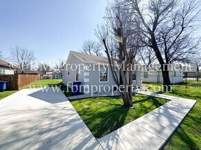 203 Ave B in Ennis, TX - Building Photo - Building Photo