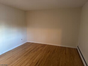 511 Washington Dr in Ramsey, NJ - Building Photo - Building Photo