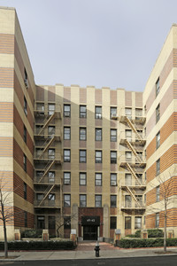 45-42 41st St in Long Island City, NY - Foto de edificio - Building Photo