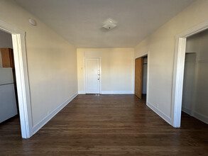 2712 N Milwaukee Ave in Chicago, IL - Building Photo - Building Photo
