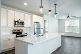 Residences at DeForest Yards in Deforest, WI - Foto de edificio - Interior Photo