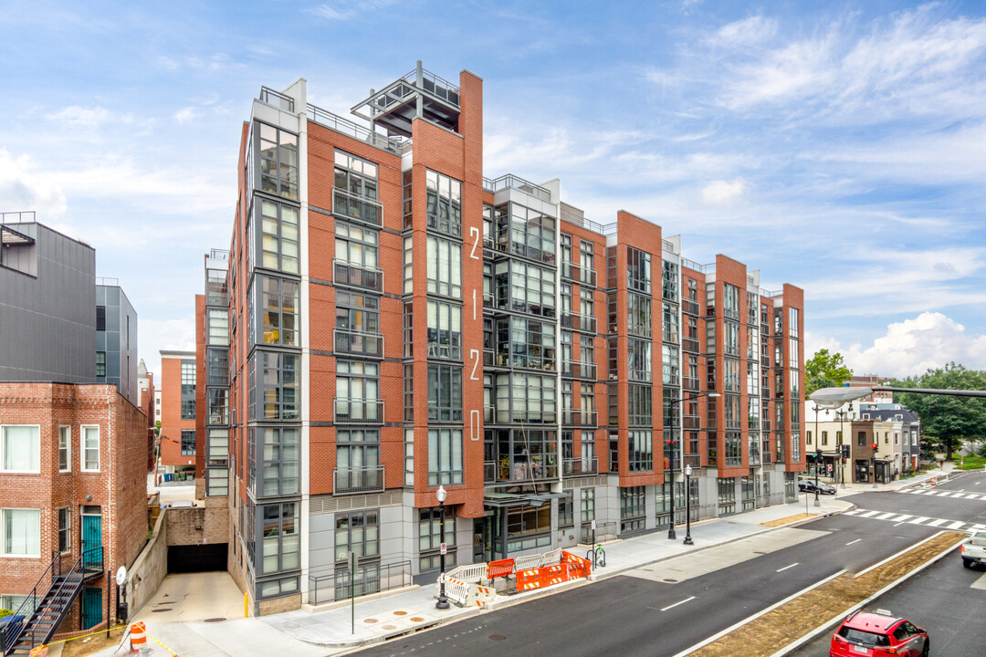 Rhapsody Condominiums in Washington, DC - Foto de edificio