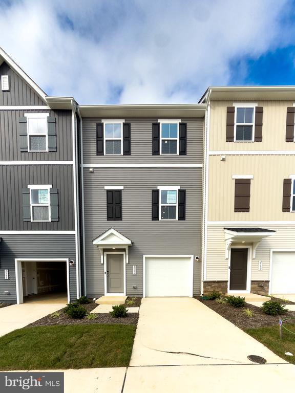 property at 2584 Cougar Ln
