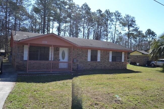 property at 1092 Live Oak Dr