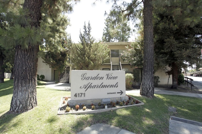 Garden View Apartments in Bakersfield, CA - Foto de edificio - Building Photo