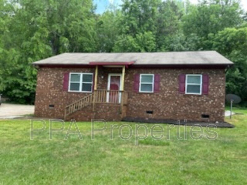 201 Rencher St in Hillsborough, NC - Building Photo