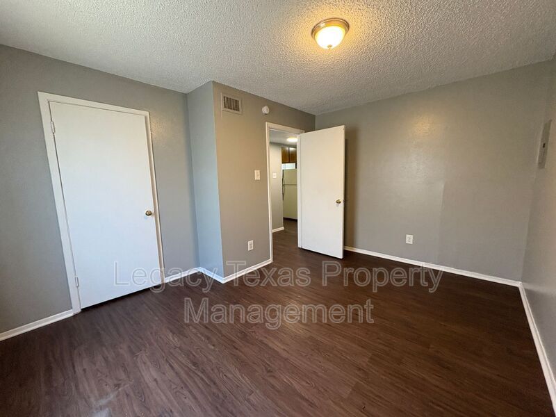 1712 Short St in Cleburne, TX - Building Photo