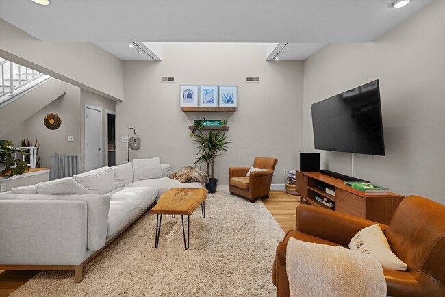 530 Massachusetts Ave in Boston, MA - Building Photo - Building Photo