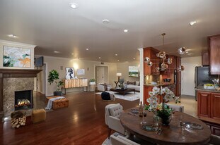 11970 Montana Ave, Unit 114 in Los Angeles, CA - Building Photo