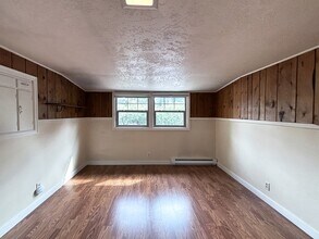 2490 Emerald St in Eugene, OR - Building Photo - Building Photo