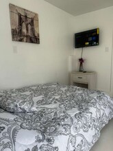 6242 SW 24th St in Miramar, FL - Building Photo - Building Photo