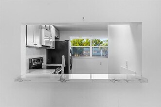 6075 N Sabal Palm Blvd in Tamarac, FL - Building Photo - Building Photo