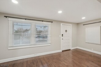 67 Kingsland St in Nutley, NJ - Building Photo - Building Photo