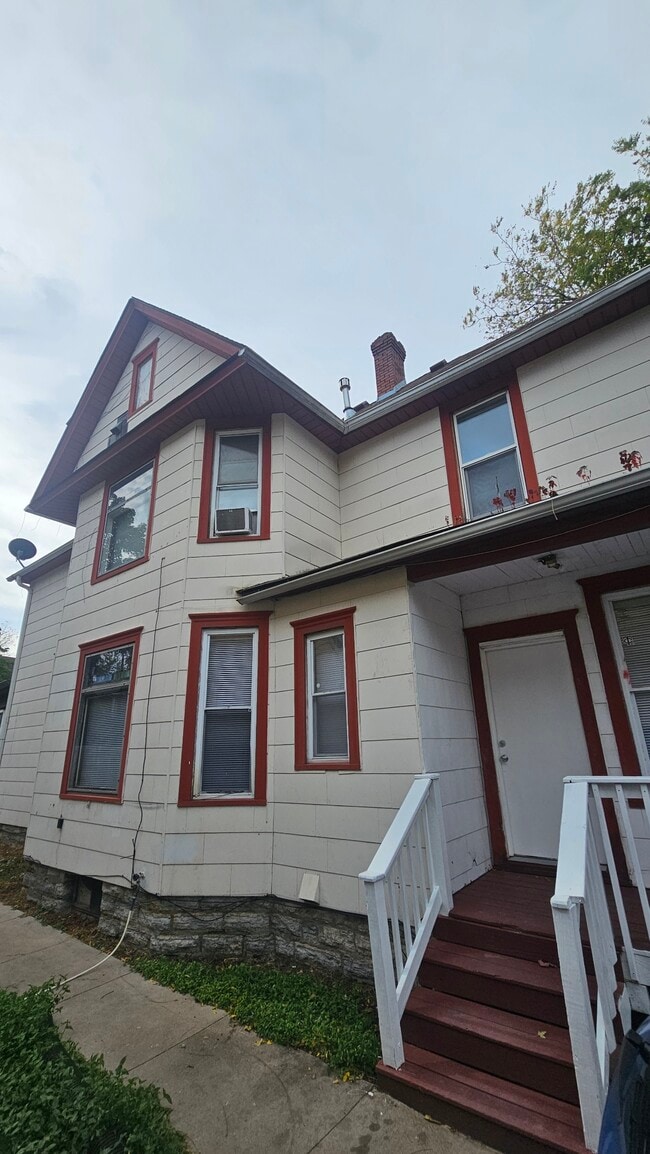 585 Case Ave, Unit 1 in St. Paul, MN - Building Photo - Building Photo