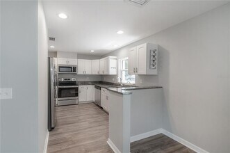 595 Shady Grove Dr in Dunedin, FL - Building Photo - Building Photo