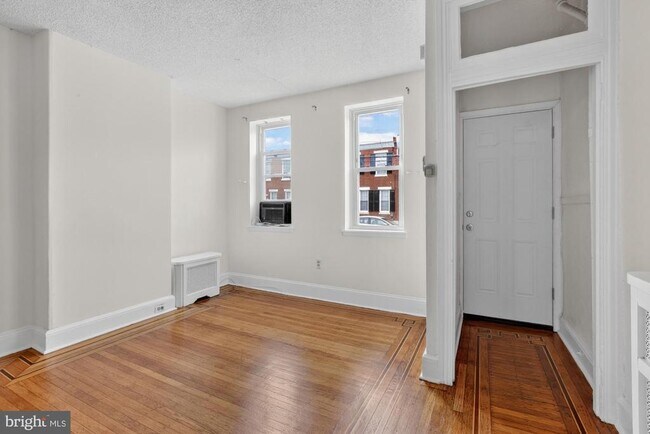 2343 E Huntingdon St in Philadelphia, PA - Building Photo - Building Photo