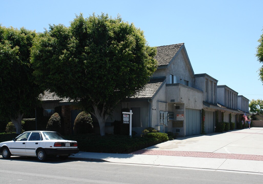 17101 Ash Ln in Huntington Beach, CA - Building Photo