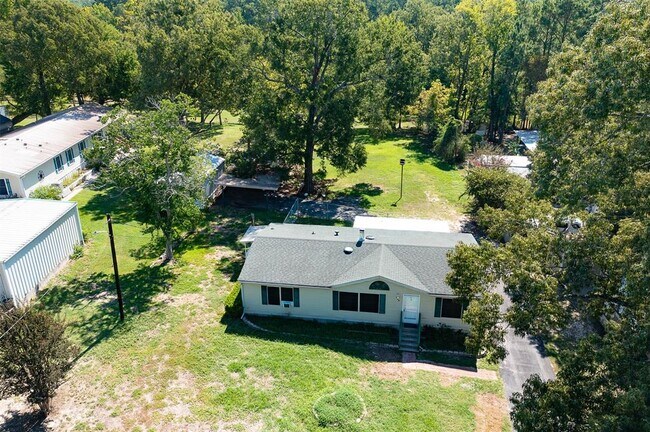 194 Sonnys Ln in Livingston, TX - Building Photo - Building Photo