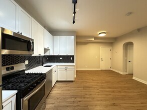 661 W Wrightwood Ave in Chicago, IL - Building Photo - Building Photo