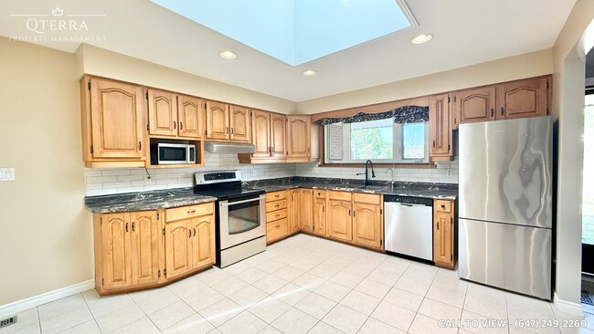 1-37 Montcalm Dr in Kitchener, ON - Building Photo - Building Photo