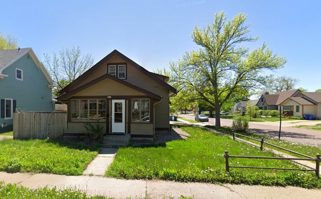 property at 221 W 26th St